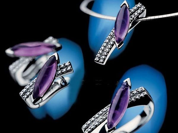 Аксессуары с цветными алмазами. Фото с efu.com.cn | Epoch Times Россия