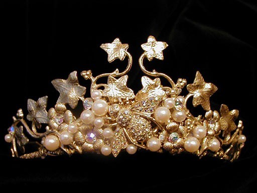 Корона - великолепное романтическое украшение для невесты. Фото с efu.com.cn | Epoch Times Россия