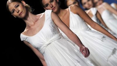 Показ свадебных нарядов на неделе моды в Барселоне