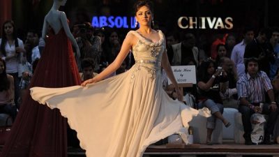 Показ моделей индийских дизайнеров во время недели моды в New Delhi