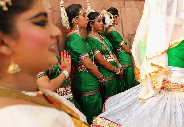 Праздничные наряды индийских женщин. Фото: Matt King/Getty Images | Epoch Times Россия