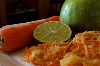 Худеем не голодая. Салат из моркови с яблоками. Фото: Хава ТОР/Великая Эпоха | Epoch Times Россия