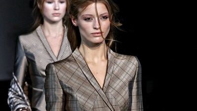 Осень-зима 2011: Миланская неделя моды, коллекция итальянского модельера Giorgio Armani