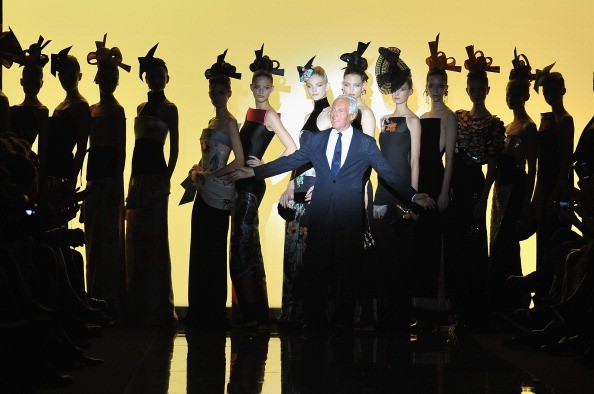  Показ осеннее-зимней коллекции Giorgio Armani Prive 2011/2012 на Неделе Высокой моды в Париже. Фото: PIERRE VERDY/AFP  | Epoch Times Россия