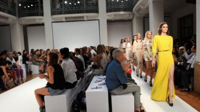 Весна-лето 2012. Новые наряды для женщин от модного бренда Normaluisa на Неделе Миланской моды