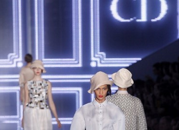 Christian Dior на Неделе моды в Париже представил дизайнер Билл Гейтен. Фото: FRANCOIS GUILLOT/AFP/Getty Images | Epoch Times Россия