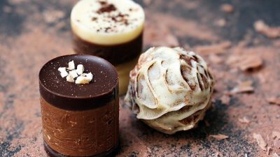 Мастера шоколада удивляют на салоне в Париже самых искушенных сладкоежек