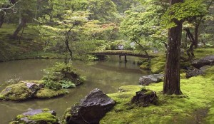 Японский сад камней: камни и вода