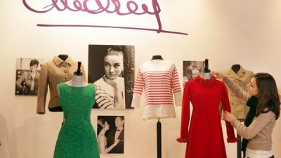 Платья, аксессуары и письма великой актрисы Одри Хепберн выставят на аукционе в Лондоне. Фоторепортаж