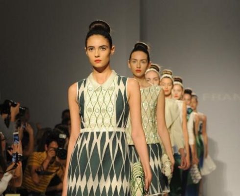 Модный итальянский бренд, созданный более 30 лет назад Паолой Франи, представил новую коллекцию Paola Frani 2014 на Неделе моды в Милане 18 сентября 2013 года