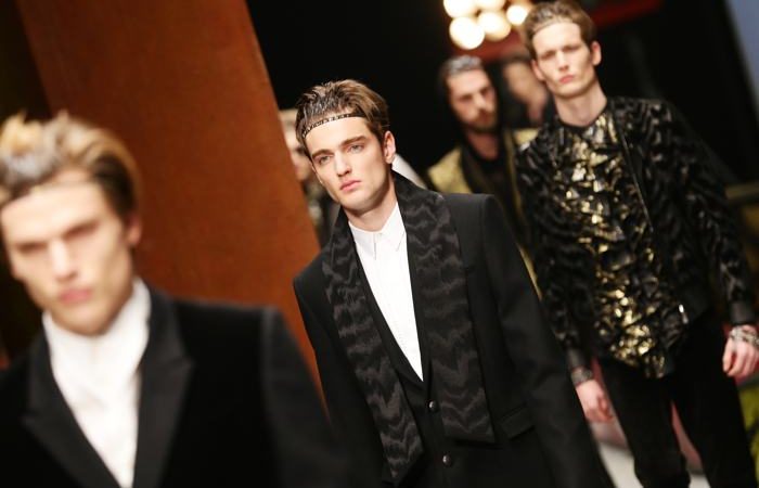 Роберто Кавалли представил модную коллекцию мужской одежды Roberto Cavalli осенне-зимнего сезона 2014/2015 в Милане 14 января