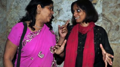 «Розовая банда» в Индии борется за справедливость