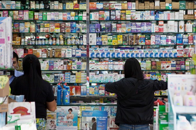 Китай изменил лекарственную политику. Фото: ANTHONY WALLACE/AFP/Getty Images | Epoch Times Россия
