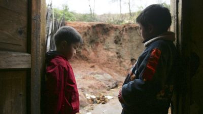 Более 300 детей в Китае отравились свинцом