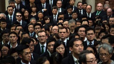 1800 юристов Гонконга в чёрном выразили молчаливый протест «белой книге»