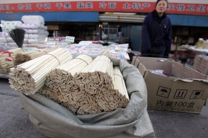 Ежёгодно в Китае используется 80 миллиардов пар одноразовых палочек для еды. Фото: Getty Images | Epoch Times Россия