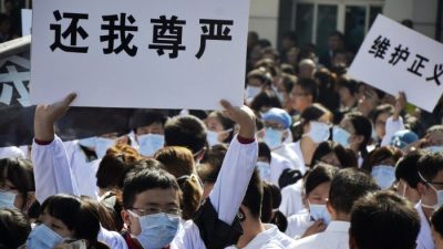 Газовый баллончик стал спутником китайских докторов
