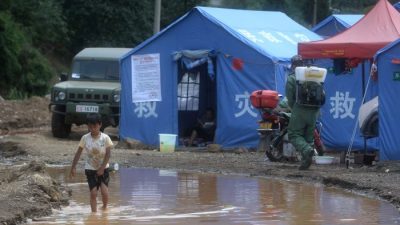 Помощь жертвам катастрофы в Юньнане осела в карманах чиновников