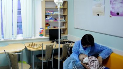 Детям из Донецка оказывается медицинская помощь