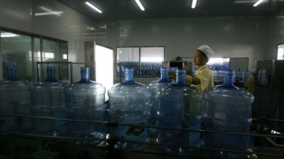 В Пекине обнаружили бутилированную воду с повышенным содержанием бактерий