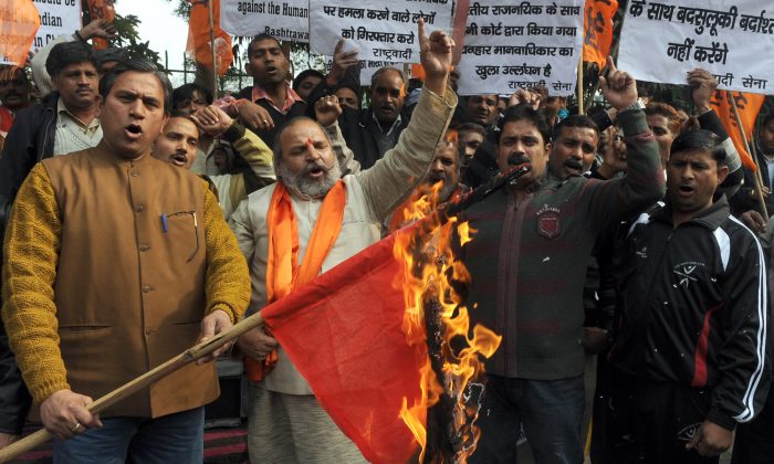 Активисты индийской правой индуистской организации Shiv Sena протестуют против захвата земель Китаем в Ладакхе. Фото: Нариндер Нану / AFP / Getty Images | Epoch Times Россия