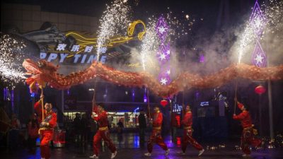 Тысячи китайцев подписали петицию, требуя отмены новогоднего концерта