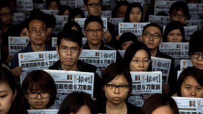 Сотрудники гонконгской газеты публично осудили главного редактора