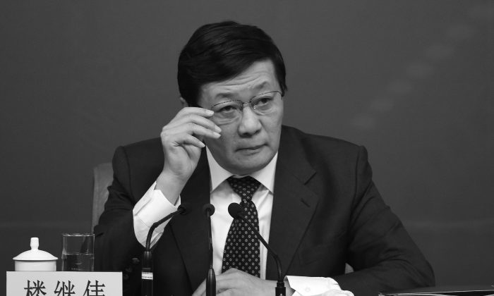 Министр финансов Китая Лу Цзивэй посетит Всекитайское собрание народных представителей 5 марта 2015 г. (Ван Чжао / AFP / Getty Image) | Epoch Times Россия