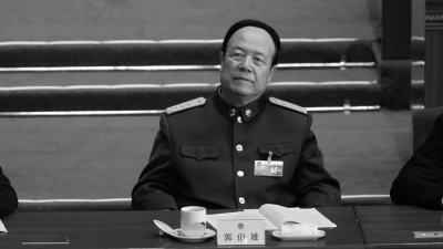 Китайский военачальник получал откаты за оружие и взятки за звания
