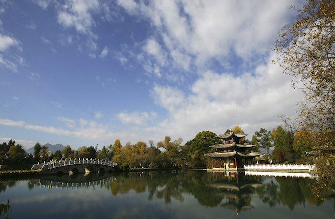 Парк Хэйлунтак в древнем городе Лицзян, провинция Юннань, Китай. Фото: China Photos/Getty Images | Epoch Times Россия