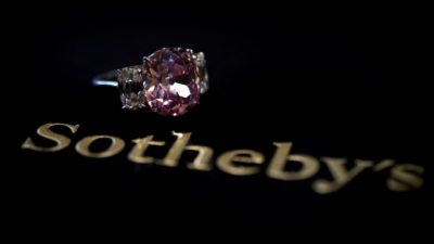 Редчайшие бриллиант и рубин украсят аукцион в Женеве (видео)