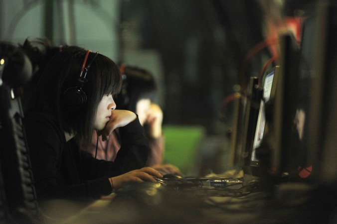 Интернет-кафе в Китае, 12 мая 2012 года. Фото: Gou Yige/AFP/Getty Images | Epoch Times Россия