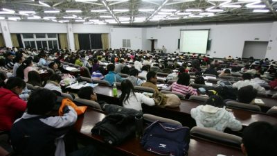 В Китае процветает бизнес «замена студентов»