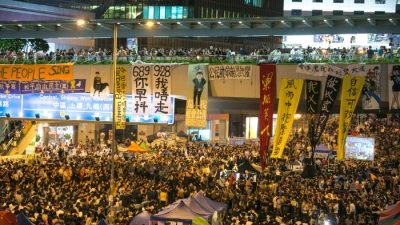 Студенты призвали лидера Китая уволить главу Гонконга
