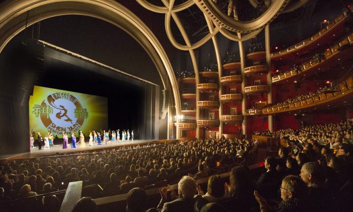 Конкурс на занавес компании Shen Yun Performing Arts World Company в Театре Долби (бывший Театр Кодак), Голливуд. (Великая Эпоха) | Epoch Times Россия