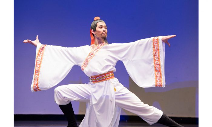 Дэнни Ли, 17 лет, золотой победитель среди юниоров среди мужчин, исполняющий «Путешествие по священной стране» в Центре исполнительских искусств BMCC Tribeca в Нью-Йорке 12 октября. (Дай Бинг / Epoch Times) | Epoch Times Россия