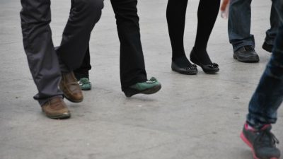 Синхронная ходьба дисциплинирует японских студентов (видео)