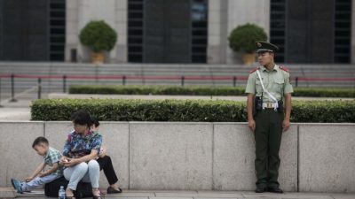 Политика двоих детей в Китае: насильственный контроль населения продолжается