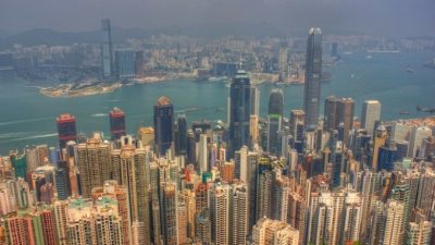 Дыры в небоскрёбах Гонконга — путь к удаче и достатку (видео)