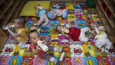 Политика двух детей в Китае: кость, брошенная народу во время экономического кризиса