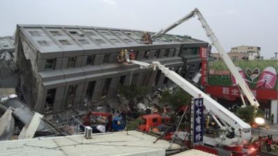 Землетрясение на Тайване магнитудой 6,4: обрушились 2 высотных жилых здания, есть погибшие