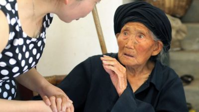Пожилая китаянка вымогает у школьника $23000