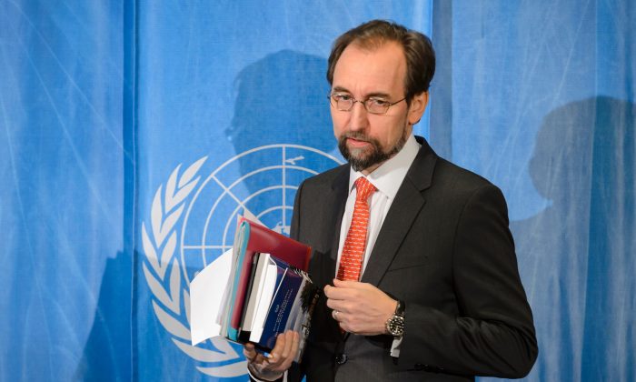 Верховный комиссар ООН по правам человека Зейд Раад аль-Хусейн прибыл на пресс-конференцию в офис ООН в Женеве 1 февраля 2016 года. Аль-Хусейн недавно раскритиковал Китай за преследование юристов-правозащитников. (Фабрис Коффрини / AFP / Getty Images) | Epoch Times Россия