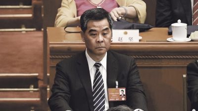 Глава Гонконга теряет поддержку Пекина