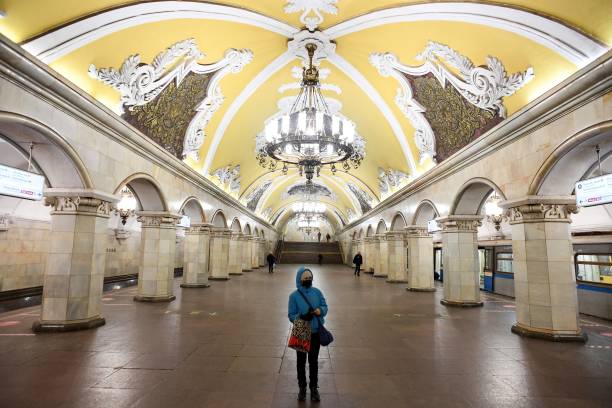 Станция метро. Фото: KIRILL KUDRYAVTSEV/AFP via Getty Images) | Epoch Times Россия