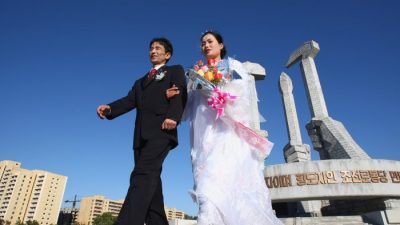 Ким Чен Ын запретил свадьбы и похороны