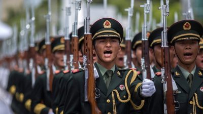Военная реформа в Китае началась с увольнения 25 000 офицеров