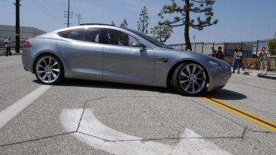 Автопилот Tesla стал виновником аварии