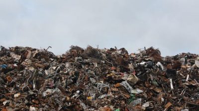 В Нигерии нашли способ борьбы с мусором