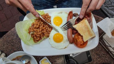 Учёные опровергли миф о невероятной полезности завтрака